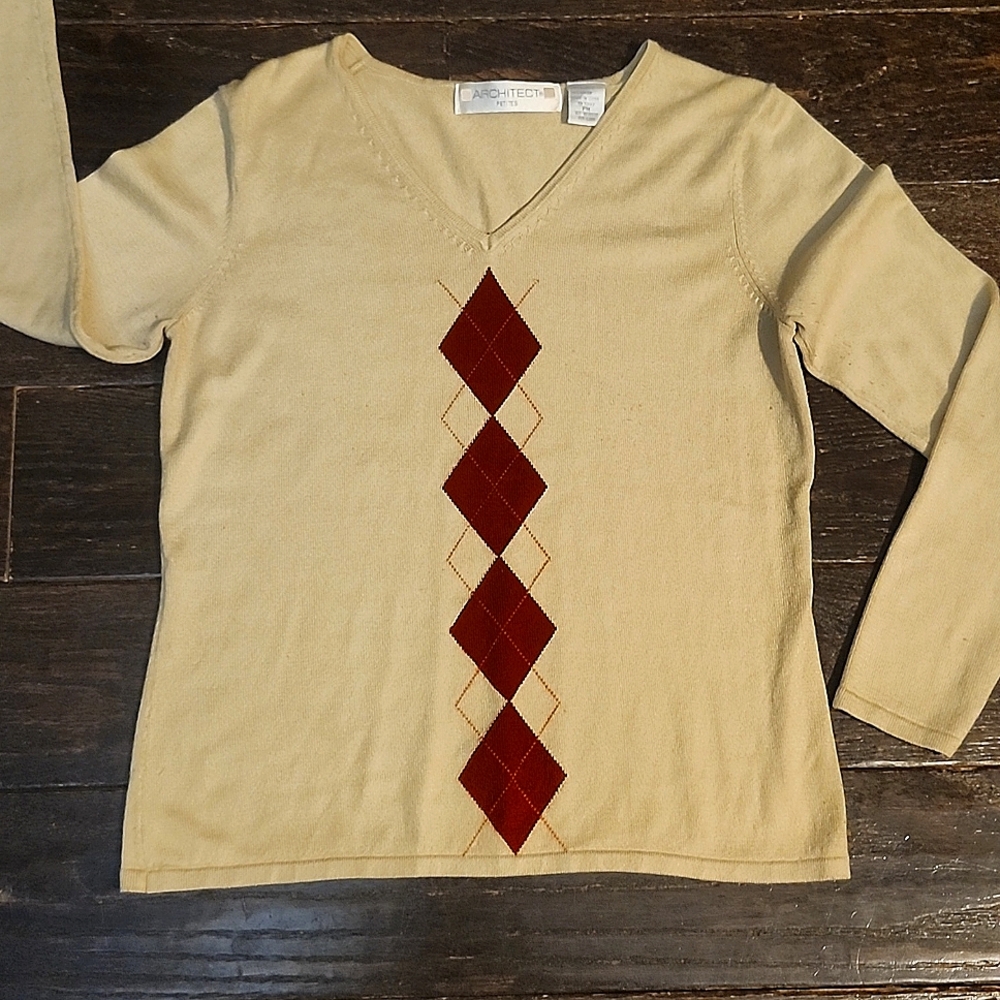 Architect Petites brand V Neck Argyle sweater. Size Petite Medium